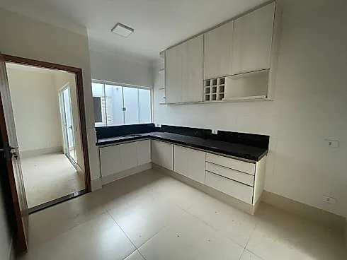 Casa 3 Quartos com Churrasqueira - Jardim Itaipu
