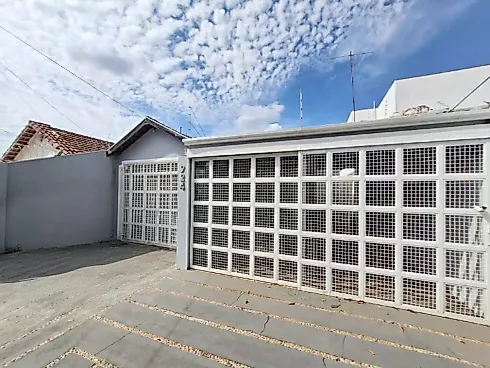 Casa 3 Quartos com 1 Suíte - Centro