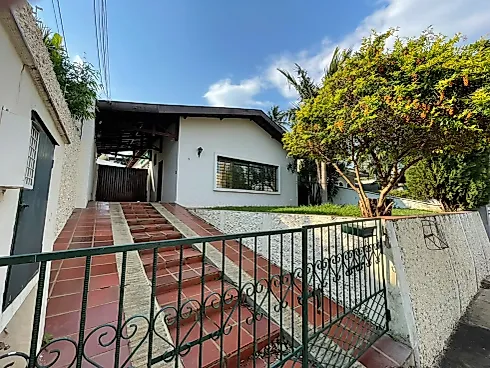 Casa 3 Quartos com Churrasqueira - Boa Vista