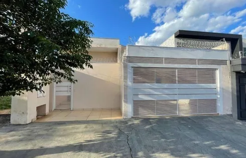 Casa 3 Quartos com 1 Suíte e 250m² - Jardim Altos do Palmital