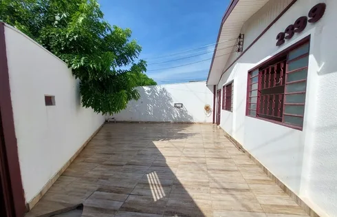 Casa 3 Quartos com 2 Suítes e 279m² - Jardim Estoril