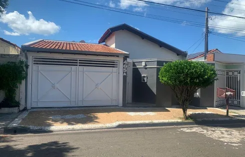 Casa em Jardim Vista Alegre, Marília