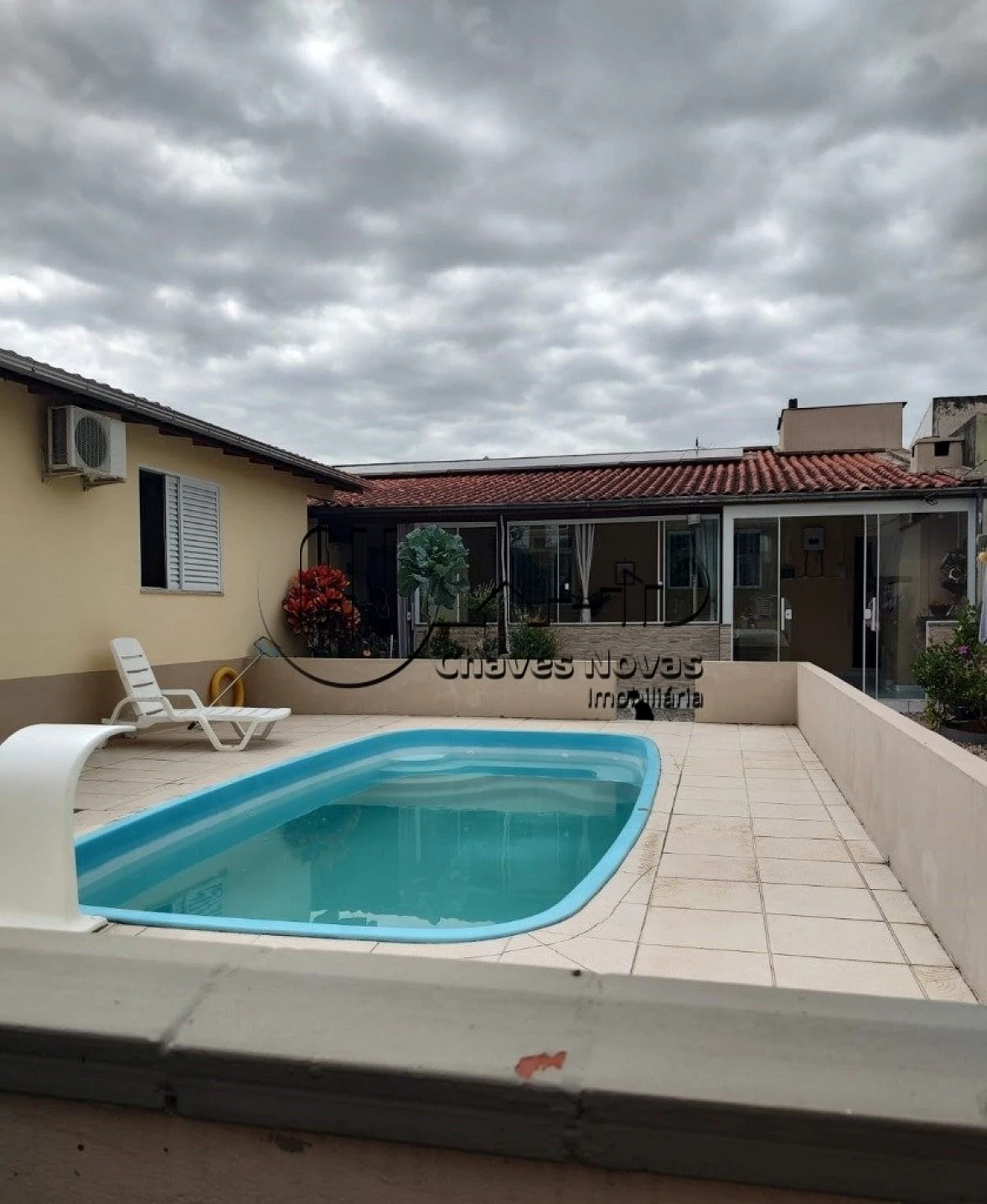 Casa com Piscina em São José