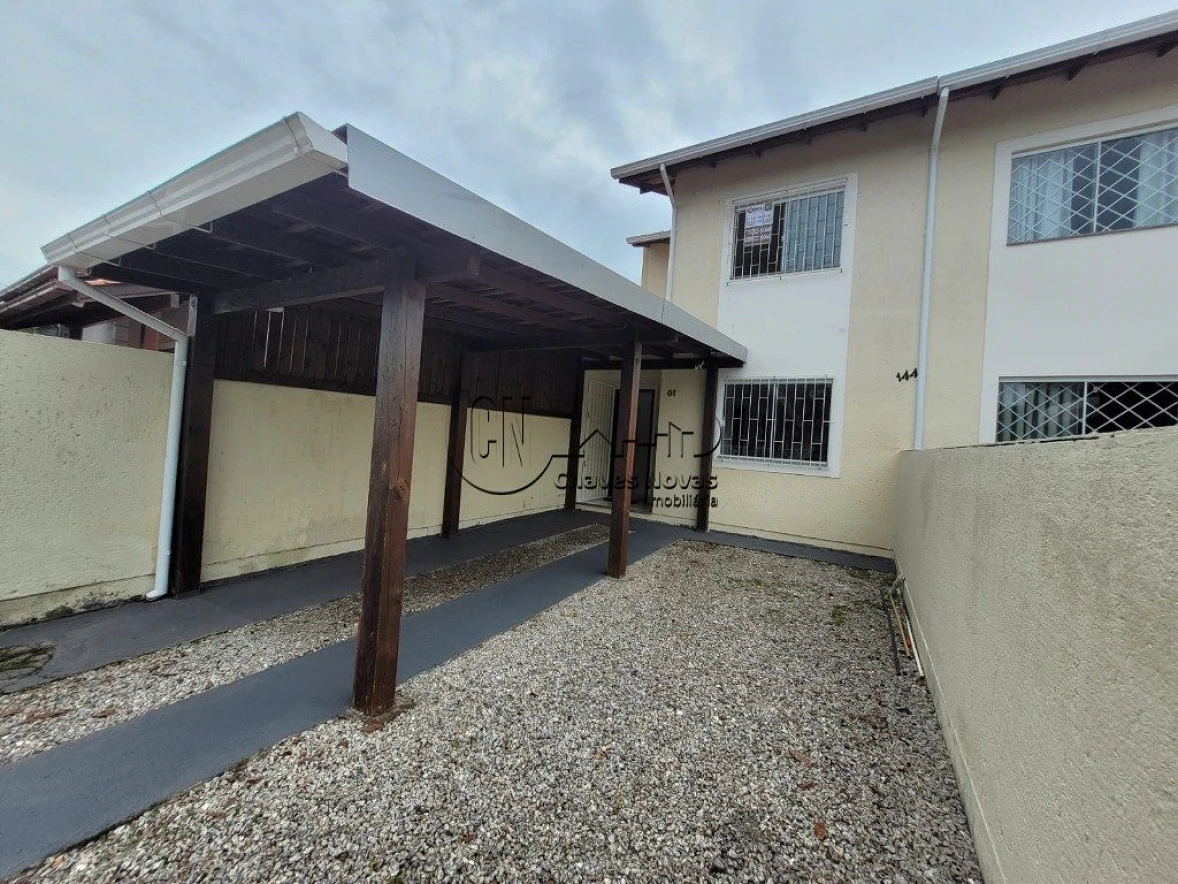 Sobrado a Venda com 2 Quartos no Bairro Madri em Palhoça