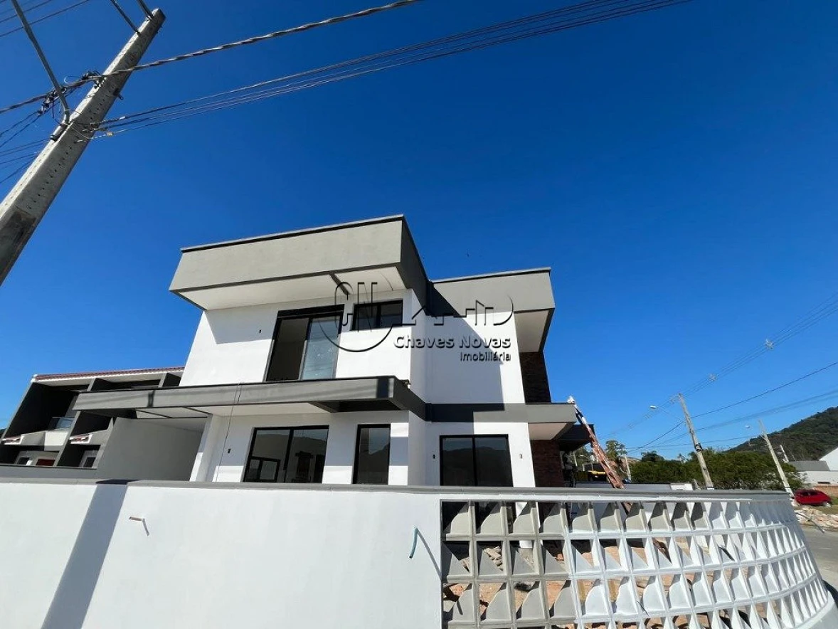 Sobrado a Venda com 3 Quartos em São José