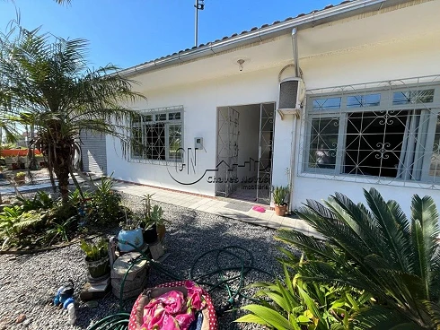 Casa a Venda com 04 Quartos no Bairro Aririu em Palhoça