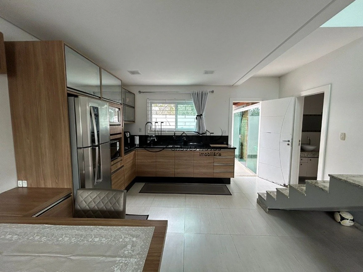 Sobrado geminado em Guarda do Cubatão, Palhoça