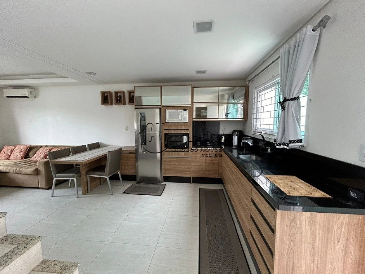 Sobrado geminado em Guarda do Cubatão, Palhoça