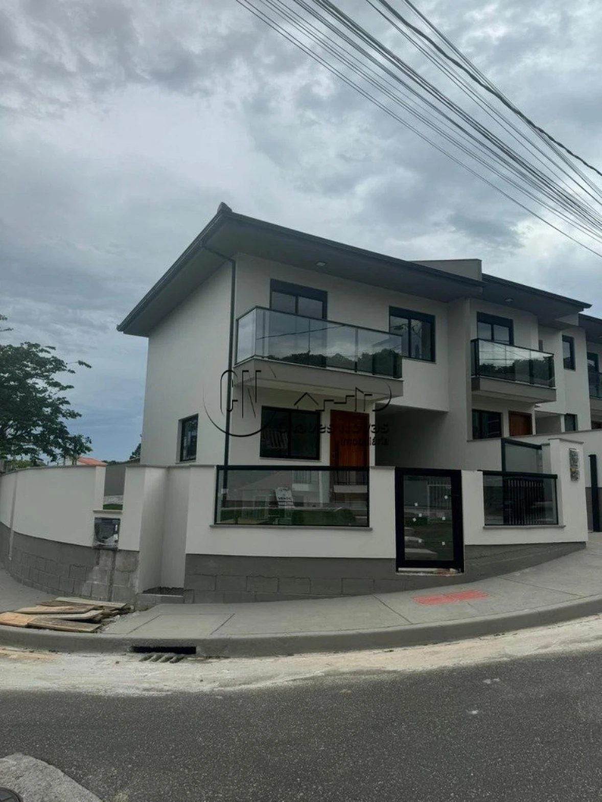 Sobrado a Venda com 02 e 03 Quartos no Bairro Potecas em São José