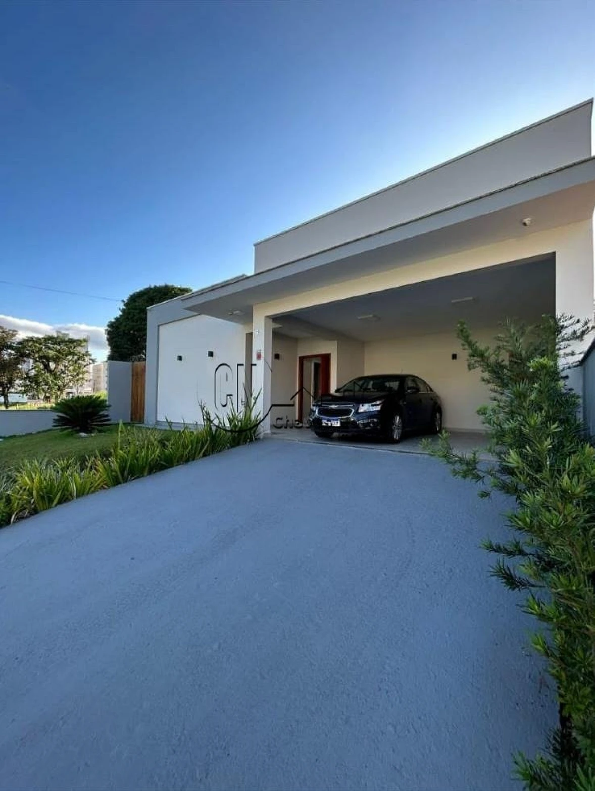 Casa a Venda de Alto Padrão com 03 Quartos no Bairro Pedra Branca em Palhoça