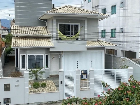 Casa a Venda com 03 Quartos no Bairro Pagani em Palhoça