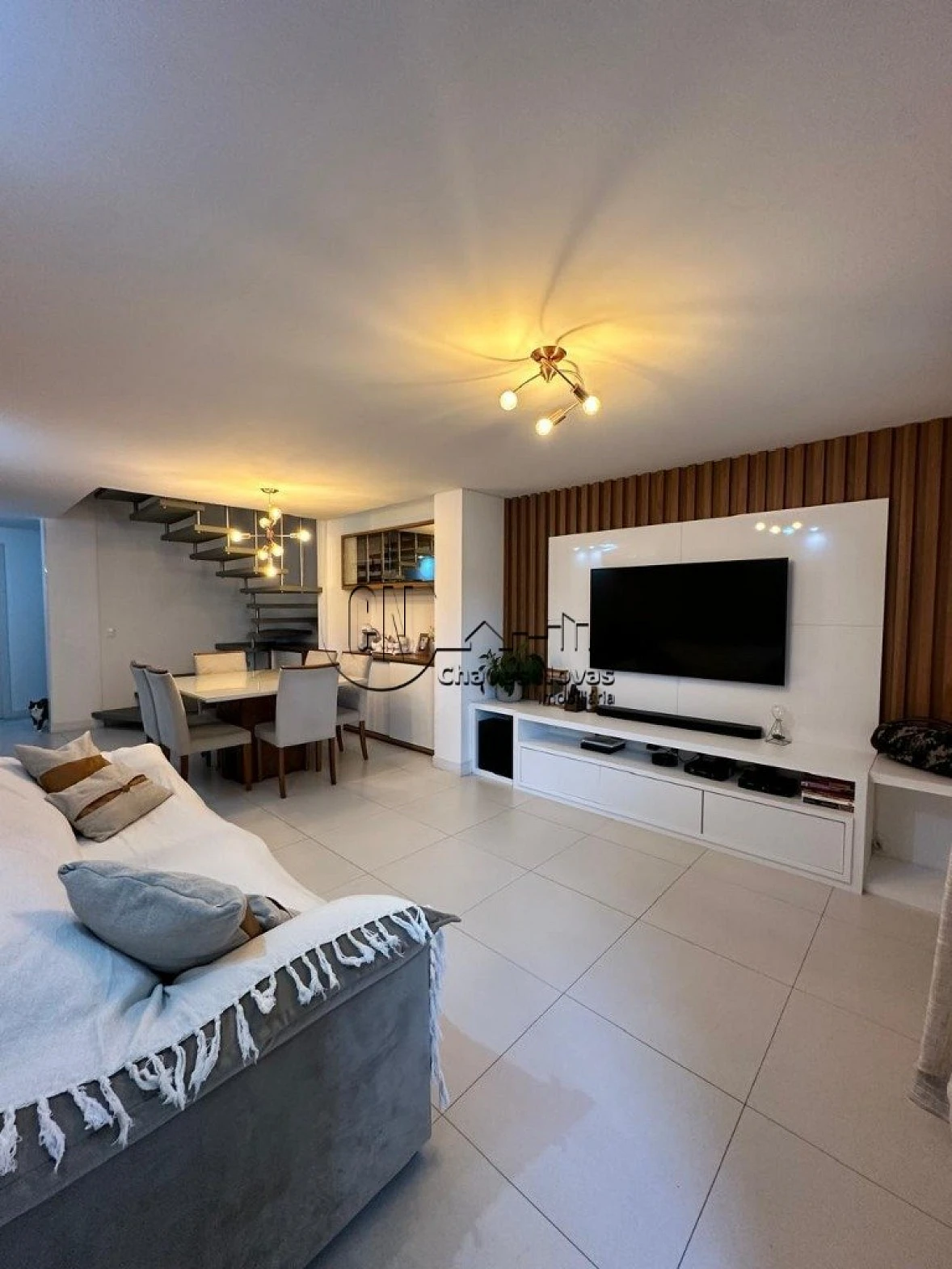 Sobrado a Venda com  03 Quartos no Bairro Nova Palhoça em Palhoça