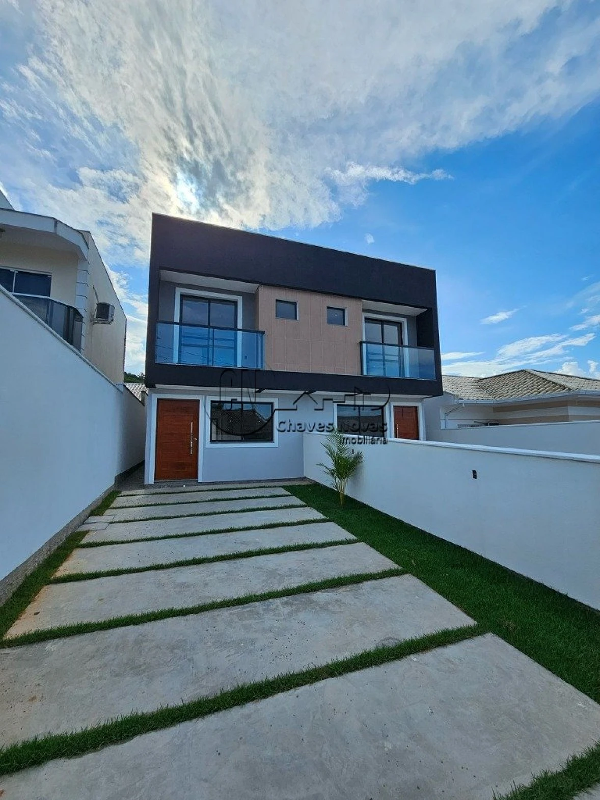 Sobrado a Venda com Duas Suítes e Closet no Vale Verde em Palhoça