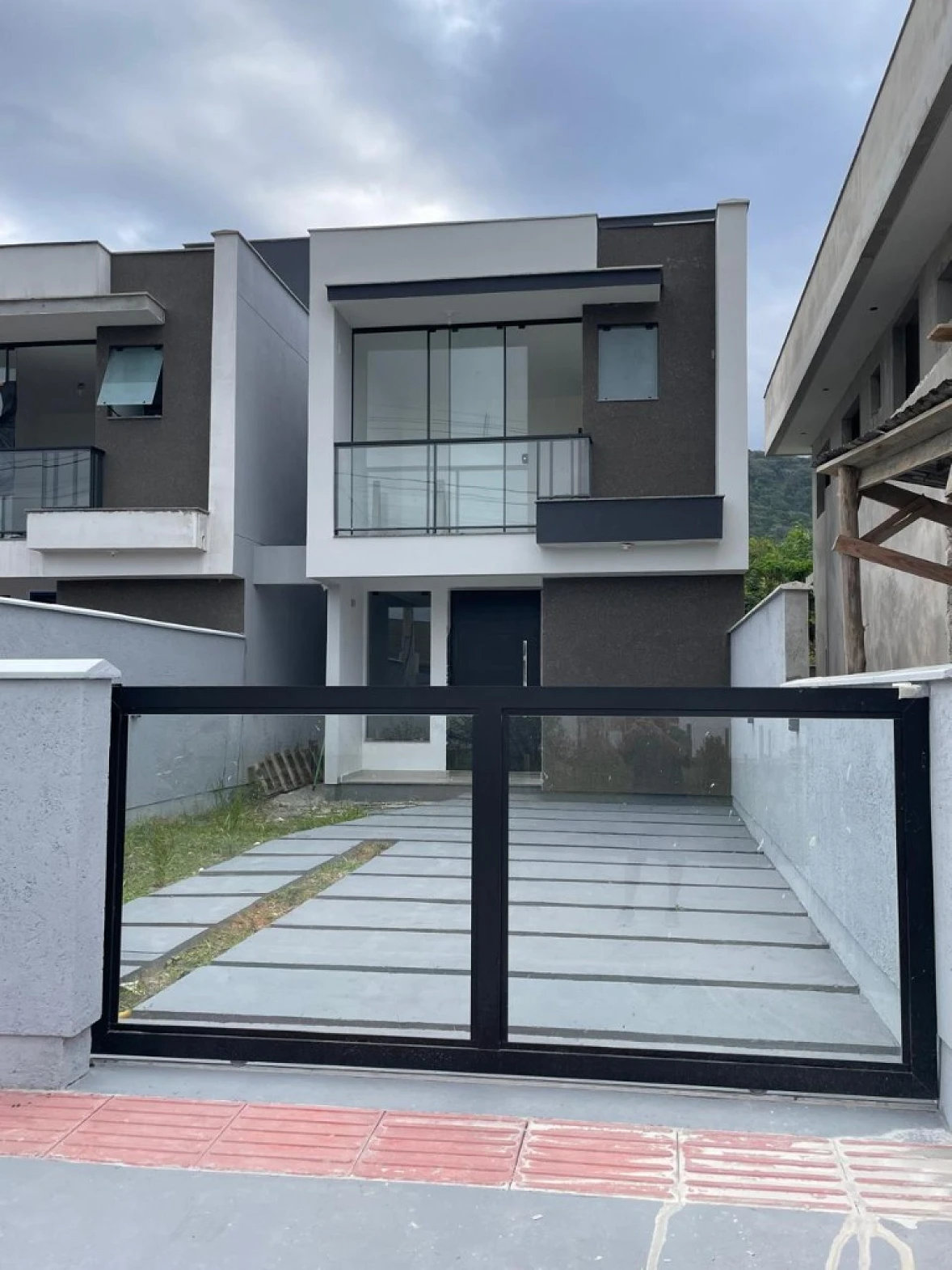 Sobrado geminado em Forquilhas, São José