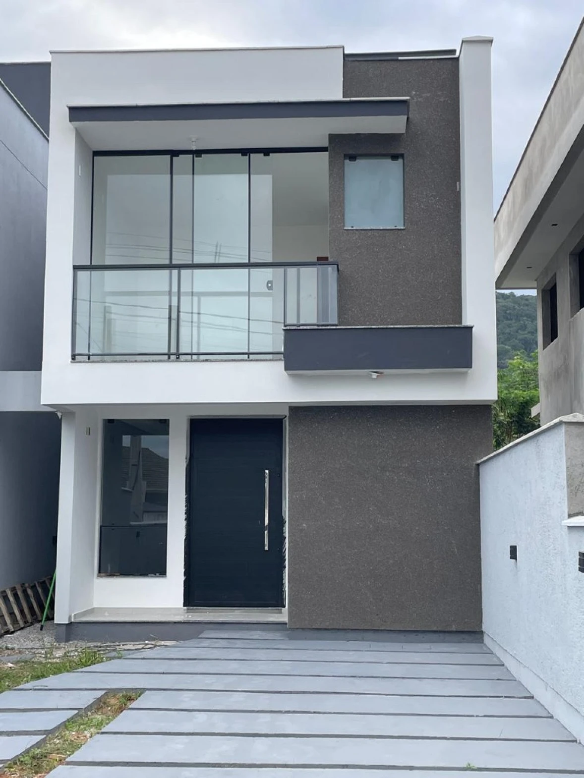 Sobrado geminado em Forquilhas, São José