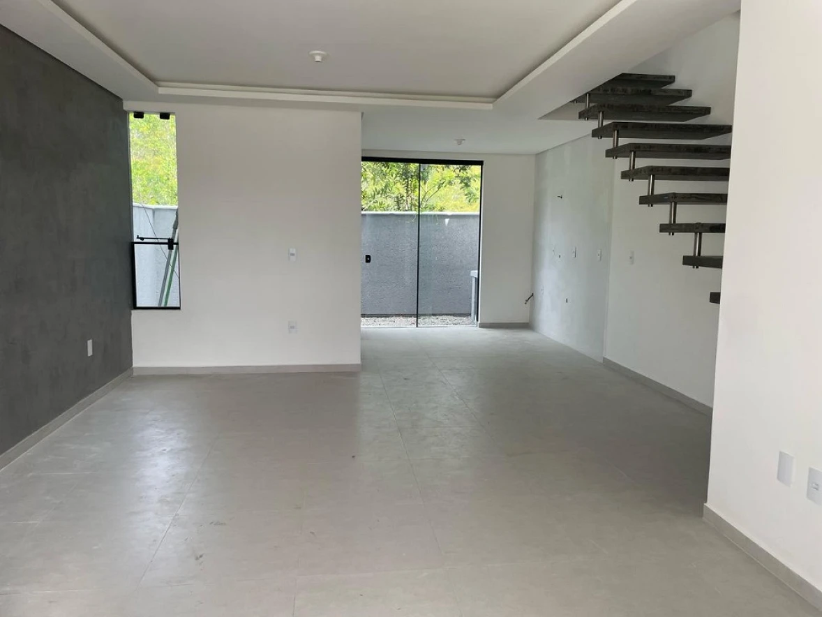 Sobrado geminado em Forquilhas, São José