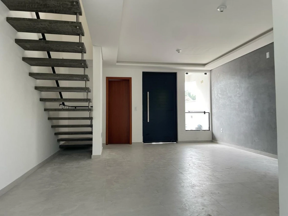 Sobrado geminado em Forquilhas, São José