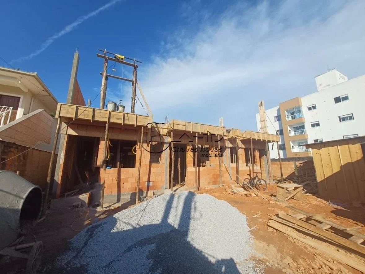 Sobrado geminado em Loteamento Schutz, Palhoça