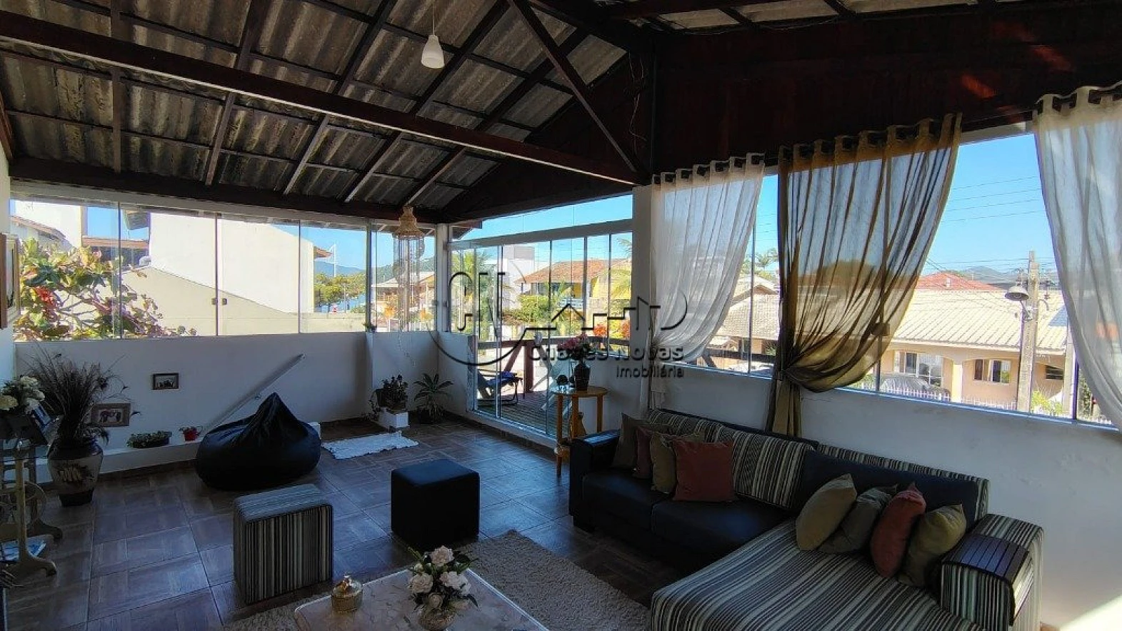 Casa a Venda com 4 Quartos na Praia de Fora em Palhoça