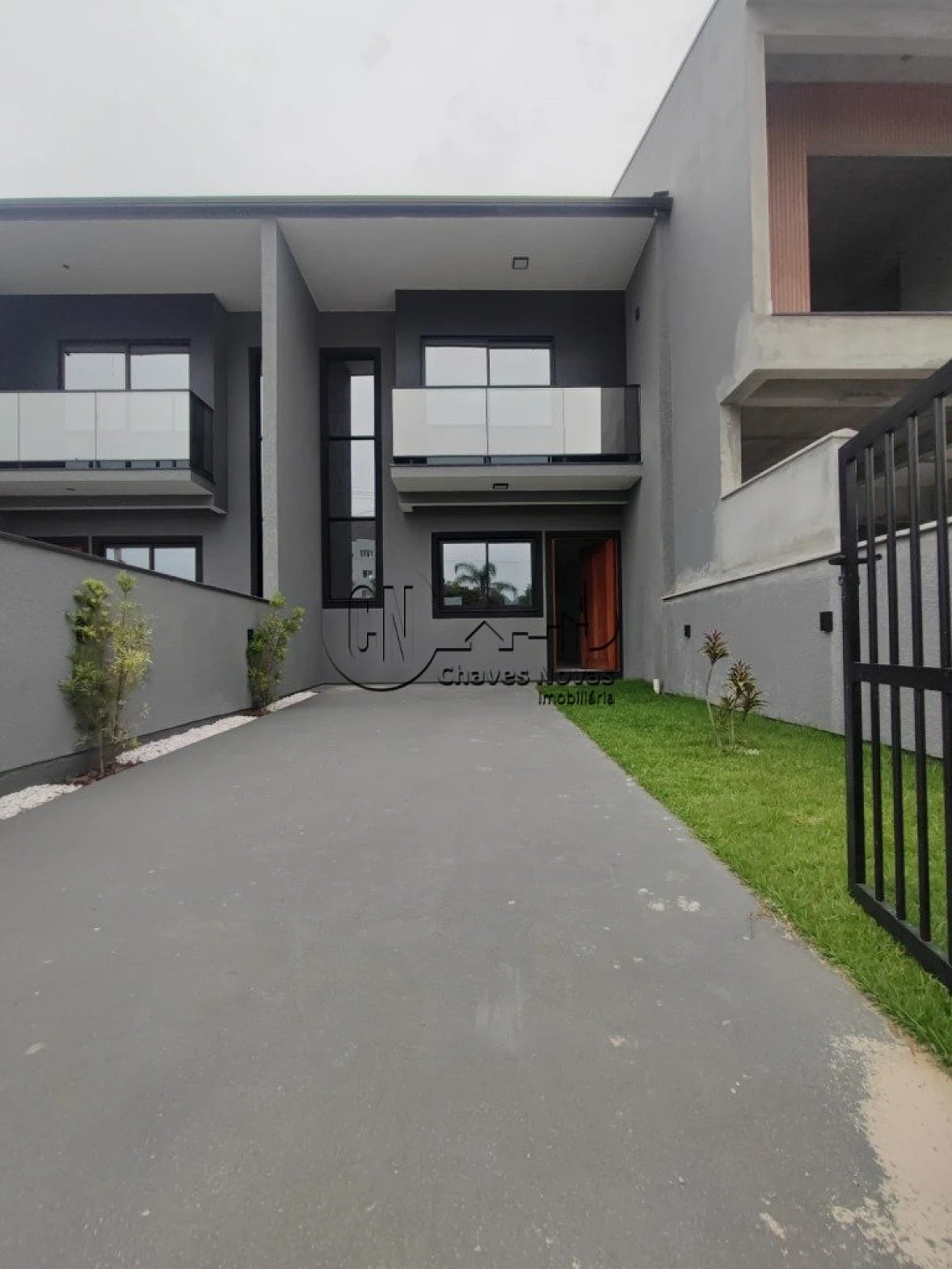 Sobrado a Venda com 03 Quartos no Loteamento Vila Toscana em Palhoça