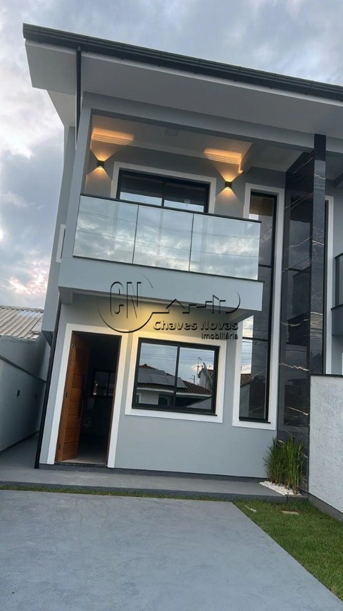 Sobrado a Venda com 02 Suítes no Bairro Madri em Palhoça