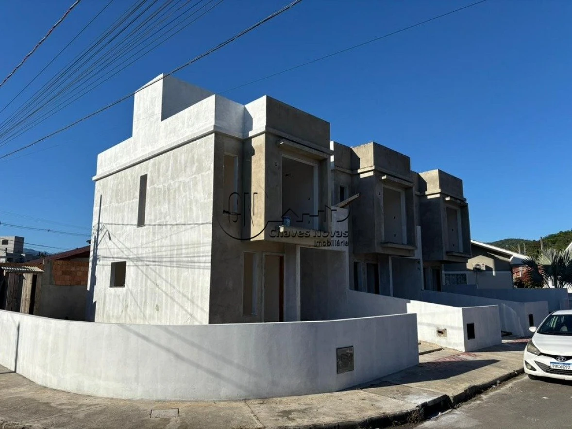 Sobrado geminado em Bela Vista Jardins, Palhoça