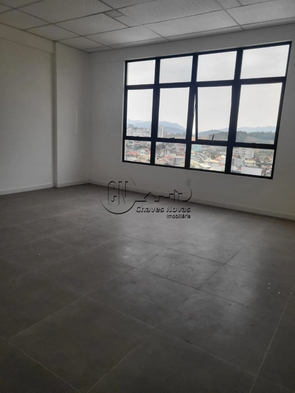 Sala a Venda com Garagem Coberta no Bairro Pagani em Palhoça