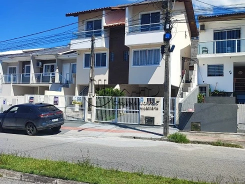 Sobrado geminado em Bela Vista Jardins, Palhoça