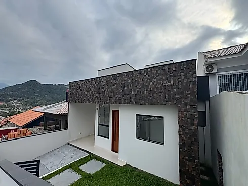 Casa Unifamiliar a Venda no Bairro Bela Vista - Jardins - Palhoça - Casa em Alto Aririú, Palhoça - Foto 1