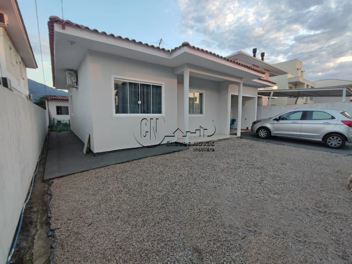 Casa a Venda com 04 Quartos no Bairro Nova Palhoça