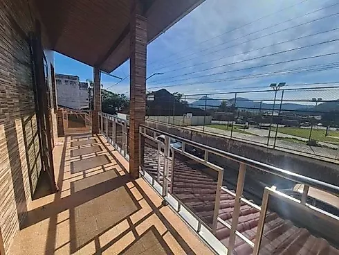Sobrado com Apartamento e Kitnet - Casa em Centro, Guaratuba - Foto 2
