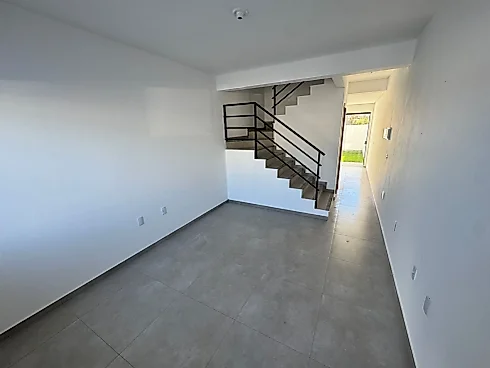 Sobrado geminado em Potecas, São José