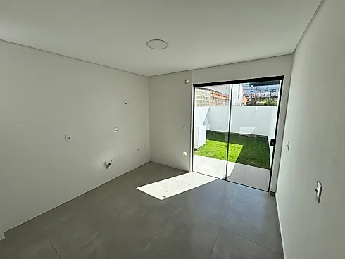Sobrado geminado em Potecas, São José
