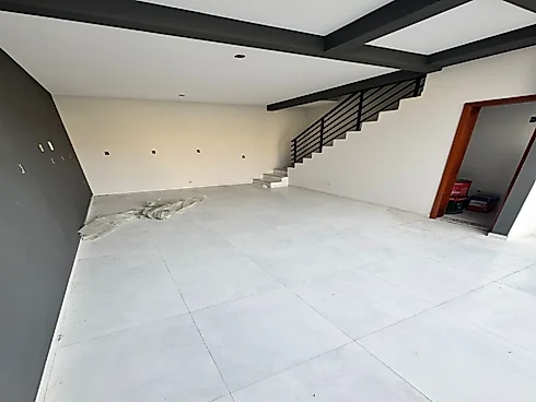 Sobrado geminado em Potecas, São José