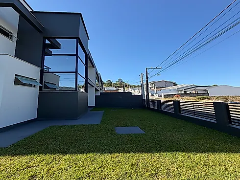 Sobrado geminado em Forquilhas, São José