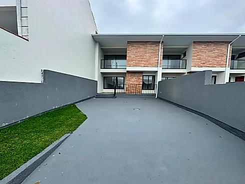 Sobrado à Venda em São José /SC - Serraria - Sobrado em Serraria, São José - Foto 1