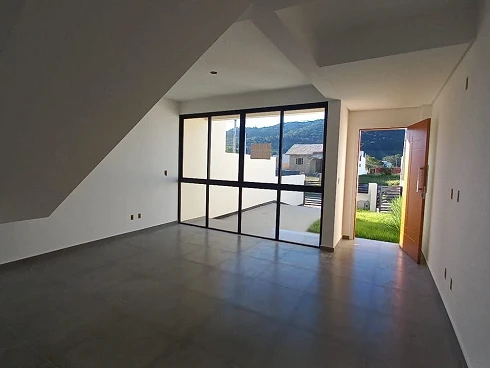 Sobrado geminado em Forquilhas, São José