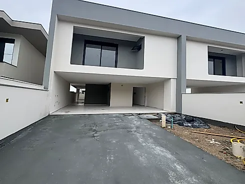 Sobrado à Venda em São José /SC - Novo Horizonte - Sobrado geminado em Forquilhas Leste, São José - Foto 1