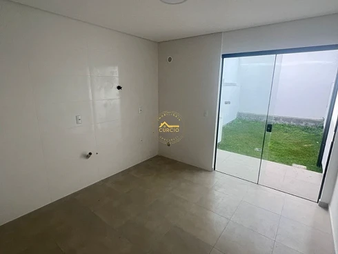 Sobrado geminado em Potecas, São José