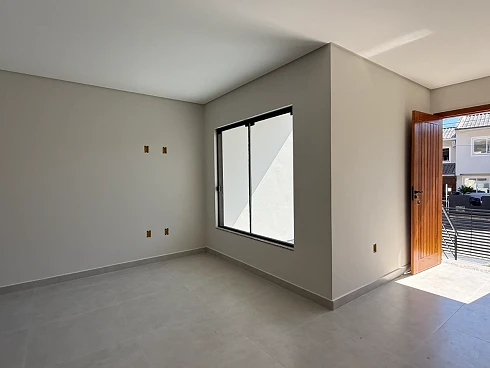 Sobrado geminado em Potecas, São José