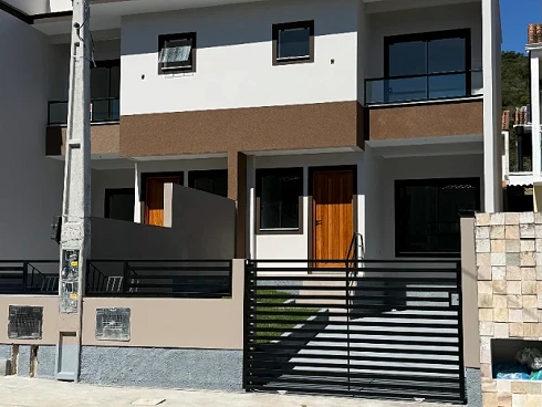 Sobrado geminado em Potecas, São José