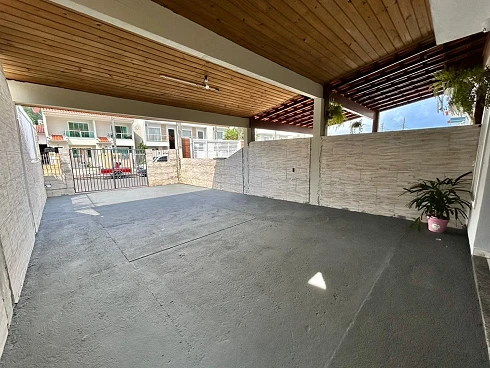 Sobrado geminado em Potecas, São José