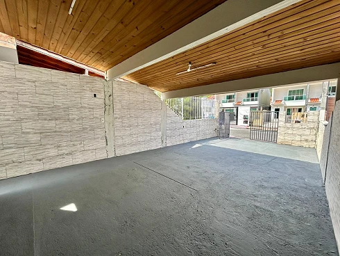 Sobrado geminado em Potecas, São José