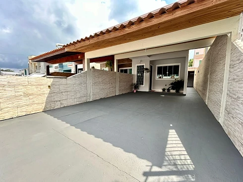 Sobrado geminado em Potecas, São José