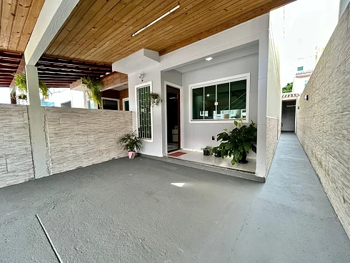 Sobrado geminado em Potecas, São José