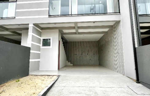 Sobrado geminado em Potecas, São José