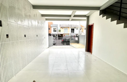 Sobrado geminado em Potecas, São José