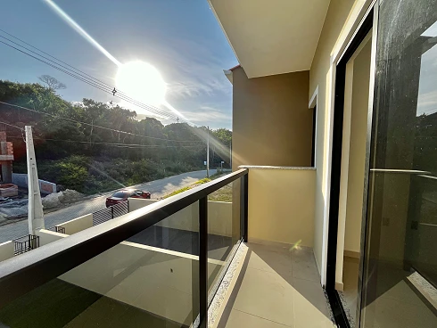 Sobrado geminado em Forquilhas, São José