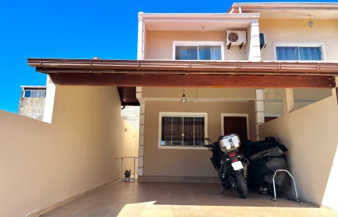 Sobrado geminado em Forquilhas, São José