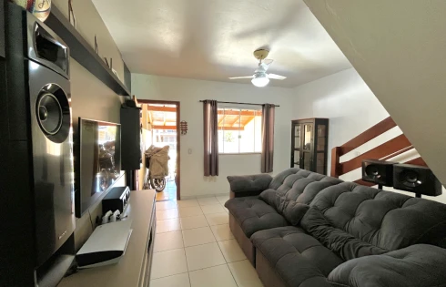 Sobrado geminado em Forquilhas, São José